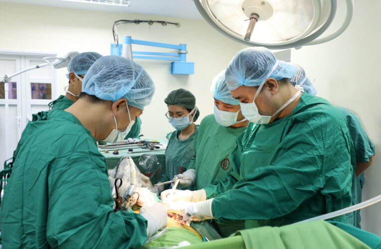 Nam thanh niên ở Quảng Ninh hồi sinh nhờ thận hiến từ mẹ ruột