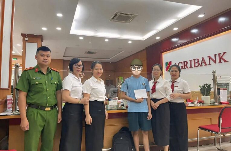 BẮC NINH: THANH NIÊN 2K5 ĐEM 805 TRIỆU ĐI NỘP CHO “CÔNG AN CAM” ĐƯỢC CÁC CHỊ NGÂN HÀNG KỊP THỜI NGĂN CẢN