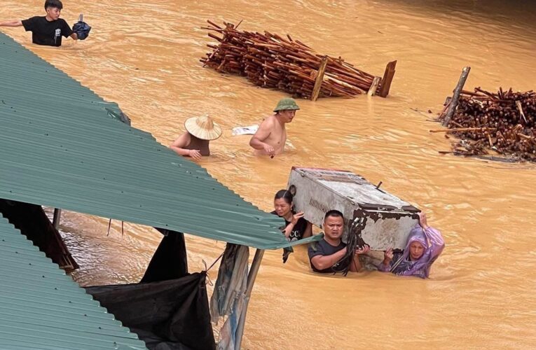 LẠNG SƠN:HỮU LŨNG NGẬP SÂU TRONG NƯỚC LŨ, NHIỀU HỘ DÂN VẪN MẮC KẸT