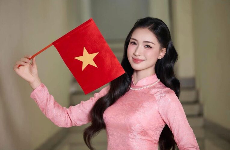 Hoà Minzy quyên góp 1 tỷ đồng hỗ trợ đồng bào vượt qua bão lũ.