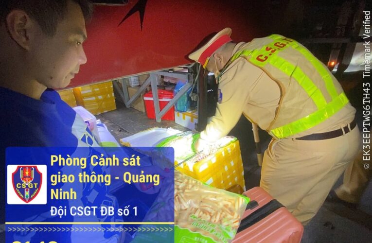 QUẢNG NINH: PHÁT HIỆN XE KHÁCH VẬN CHUYỂN HƠN 350KG THỰC PHẨM KHÔNG RÕ NGUỒN GỐC
