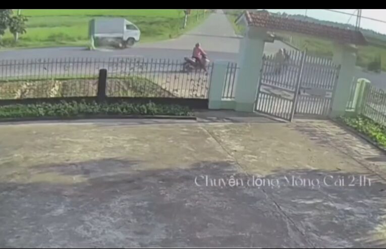 Video toàn cảnh va chạm lật ô tô tại QL18 gần trường tiểu học Hải Đông vừa xong