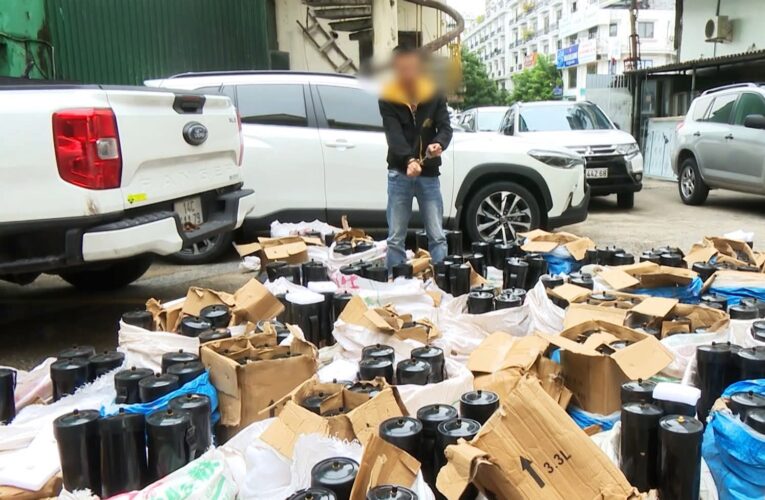 Công an tỉnh Quảng Ninh Đột kích giữa đêm, làm việc với 8 đối tượng, thu gần 1.000 bình “khí cười” chuẩn bị tuồn ra Hà Nội!