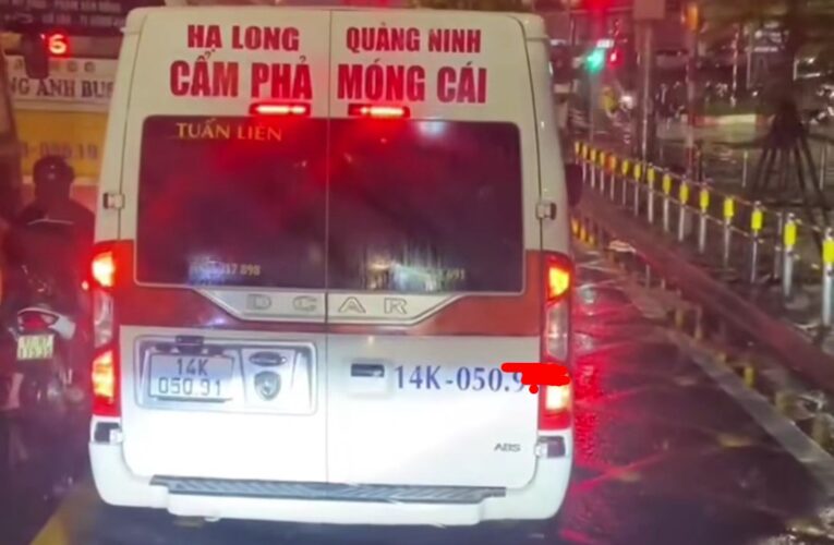 TÀI XẾ XE KHÁCH BIỂN QUẢNG NINH BỊ PHẠT HƠN 5 TRIỆU VÌ CHẠY VÀO LÀN RẼ PHẢI TẠI HÀ NỘI